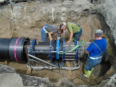 Svaovn plynovodnho potrub metodou natupo