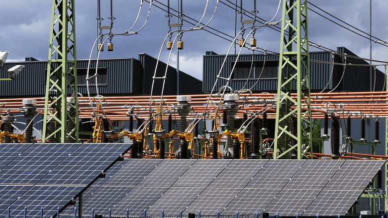 Transformovna s fotovoltaickou elektrrnou. Foto &copy; TZB-info