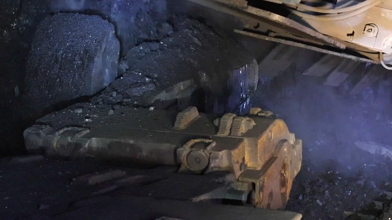 Těžba černého uhlí. Zdroj: estav.tv Těžba černého uhlí. Zdroj: estav.tv