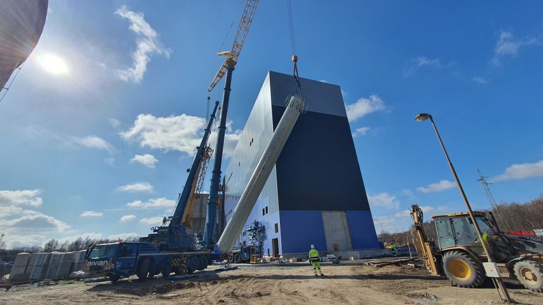 Komín pro novou teplárnu na odpad v Komořanech, foto Metrostav
