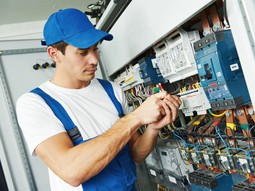 Jak se mění profese elektrikáře v Praze: nové technologie, dovednosti a pracovní příležitosti