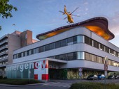 Obr. Budova Emergency s heliportem. Zdroj: FN Hradec Králové