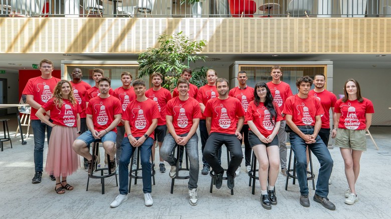 Již 17. ročníku Letní energetické akademie E.ONu se zúčastnilo 16 studentů z univerzit a vysokých škol z celého Česka Již 17. ročníku Letní energetické akademie E.ONu se zúčastnilo 16 studentů z univerzit a vysokých škol z celého Česka